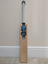 Image of GM Diamond Limited Edition Junior Cricket Bat (2025) - Size 6