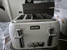 Image of BRAND NEW Breville VTT911 Curve 4 Slice Toaster white