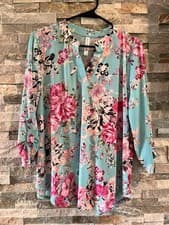 Image of Dear Scarlett Floral Print V-Neck Blouse with 3/4 Sleeves