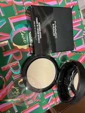 Image of Mac Mineralize Skinfinish Natural Powder Light - New, Damaged Boxed Authentic