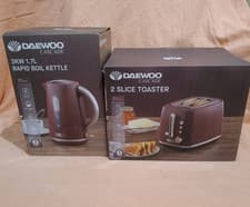 Image of Daewoo Cascade 1.7L Jug Kettle & 2 Slice Toaster Ruby Red Ribbed Texture Design