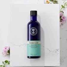 Image of Neal's Yard Remedies Luxurious Aromatherapeutic Geranium & Orange Foaming Bath