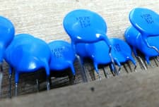 Image of 24 Disc Ceramic Capacitor 1KV 1000pF Capacitors Blue TDK 14mm 1nf 1n0