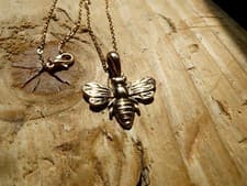 Image of Bee Detailed Pendant On 17" (43cm) Gold Colour Chain Necklace Present Gift Bag
