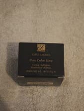 Image of Estee Lauder Pure Color Love Cooling Highlighter 001 Moon Pearl Illuminator 5g