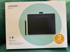 Image of Wacom Intuos M Bluetooth Graphics Tablet - Pistachio (CTL-6100WLE-N)