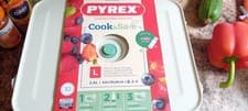 Image of Pyrex Cook & Save LARGE (24x19x8cm) 2.6 L Vacuum Seal Rectangle Dish with Lid