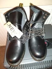 Image of GENUINE DR MARTENS STYLE #1460 SMOOTH LEATHER 8 HOLE LACE UP BOOTS UNWORN (BNWT)
