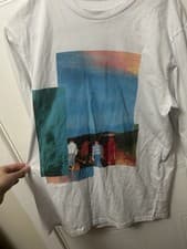 Image of 5 seconds of summer 2022 tour shirt medium