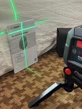 Image of Bosch GLL50G 2 Line Green Laser Level with 2 small compact tripod holder