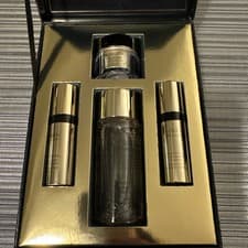 Image of Estee Lauder Re Nutriv Ultimate Diamond Brilliance Discovery Collection BNIBWT