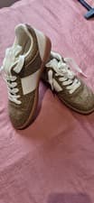 Image of New GUESS TRAINERS / WOMEN