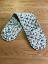 Image of William Morris Daisy Floral Double Oven Glove Printed, Quilted, Made In The UK