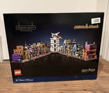 Image of LEGO Harry Potter: Diagon Alley Wizarding Shops (76444)