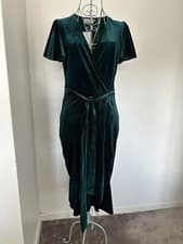 Image of QUIZ BOTTLE GREEN WRAP STYLE VELVET MIDI DRESS BRAND NEW SIZE 10