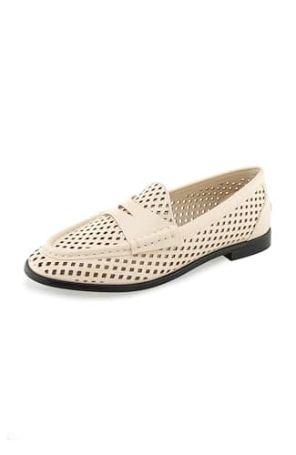 Image of Kenneth Cole Reaction Womens Zoila Perf, Oatmeal Crinkle, 5 Wide