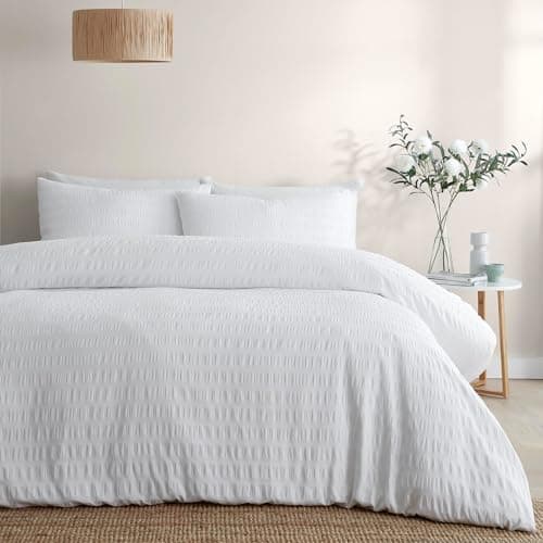 Image of Serene White Seersucker Duvet Cover – King Size (230x220cm) – Soft Touch Textured Bedding – 100% Cotton Railroad Stripe Design – Luxury Puckered Effect Bed Linen – Hotel Style Bedroom Set