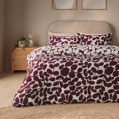 Image of Silentnight Coverless Leaf Print Duvet & Pillowcase Set - Supersoft Stylish 10.5 Tog Bed Quilt - Two Reversible Designs - All Year Round Comfort No Cover Needed, Berry, Double